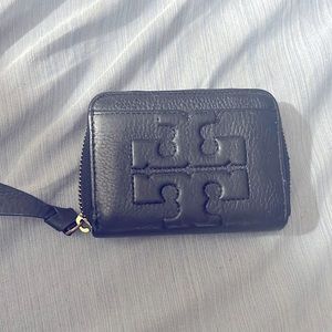 Tory Burch Bombe T ZIP coin wallet.